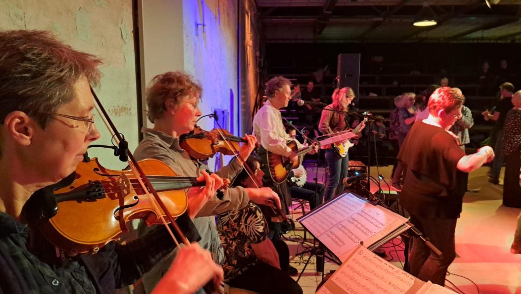 Ceilidh door Maggies Wedding met caller Carieke Pol
